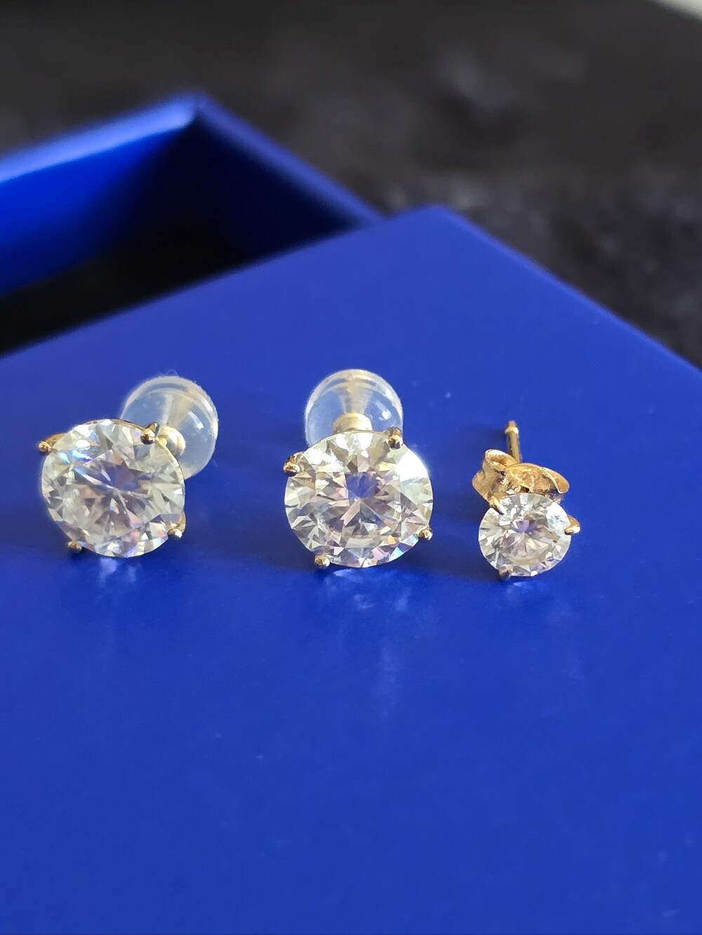 NEW Solid K18 Japan Gold Moissanite Stud Earrings 2.00 CTW 18K Yellow Gold - Picture 3 of 8